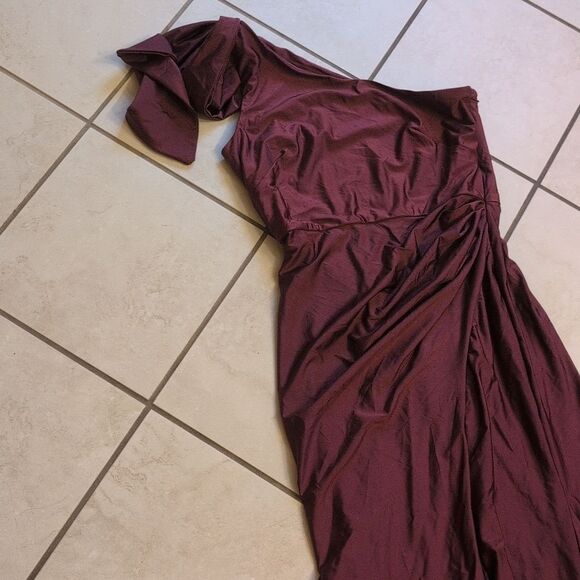NWT Cynthia & Sahar Cascading Bow One Shoulder Satin Dress Cabernet Red L - Picture 2 of 16